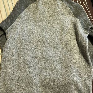 Mens Medium Patagonia half zipper jacket. No stains or rips . Smoke free home